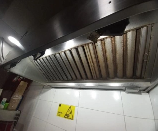 Limpieza de campanas industriales antes - Modclean